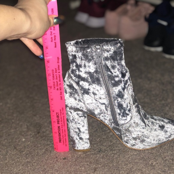 Gray heeled boots - Picture 5 of 6